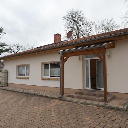 Stadthaus Mit 2 Schlafzimmern & Wohnzimmer Mit Kamin - Kostenloser Privat-Parkplatz Auf Dem Grundstueck Leipzig Exterior foto