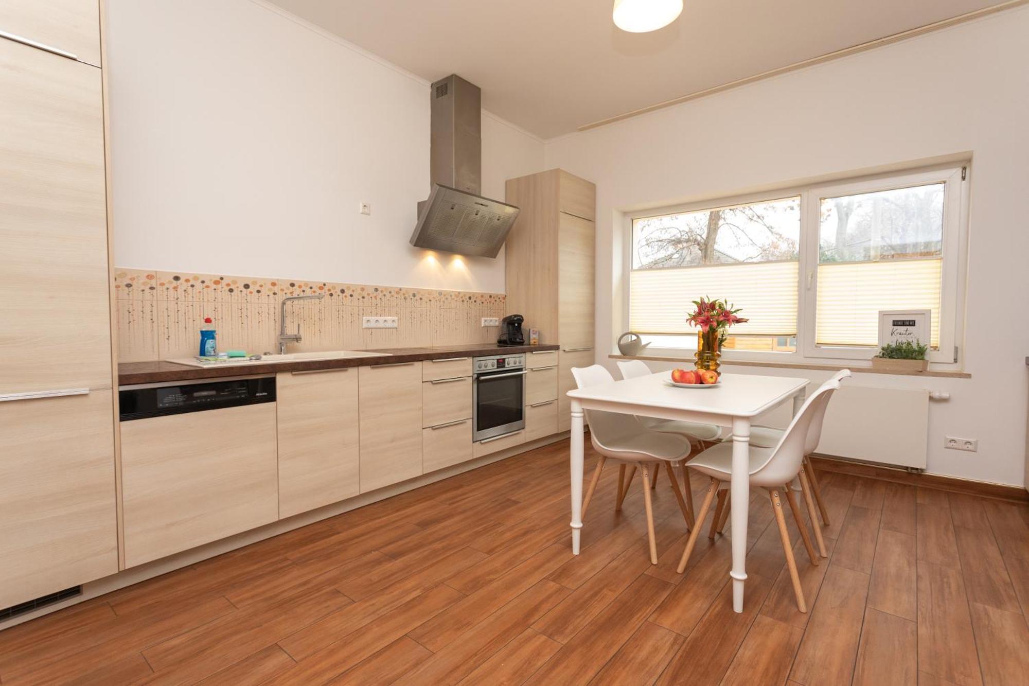 Stadthaus Mit 2 Schlafzimmern & Wohnzimmer Mit Kamin - Kostenloser Privat-Parkplatz Auf Dem Grundstueck Leipzig Exterior foto