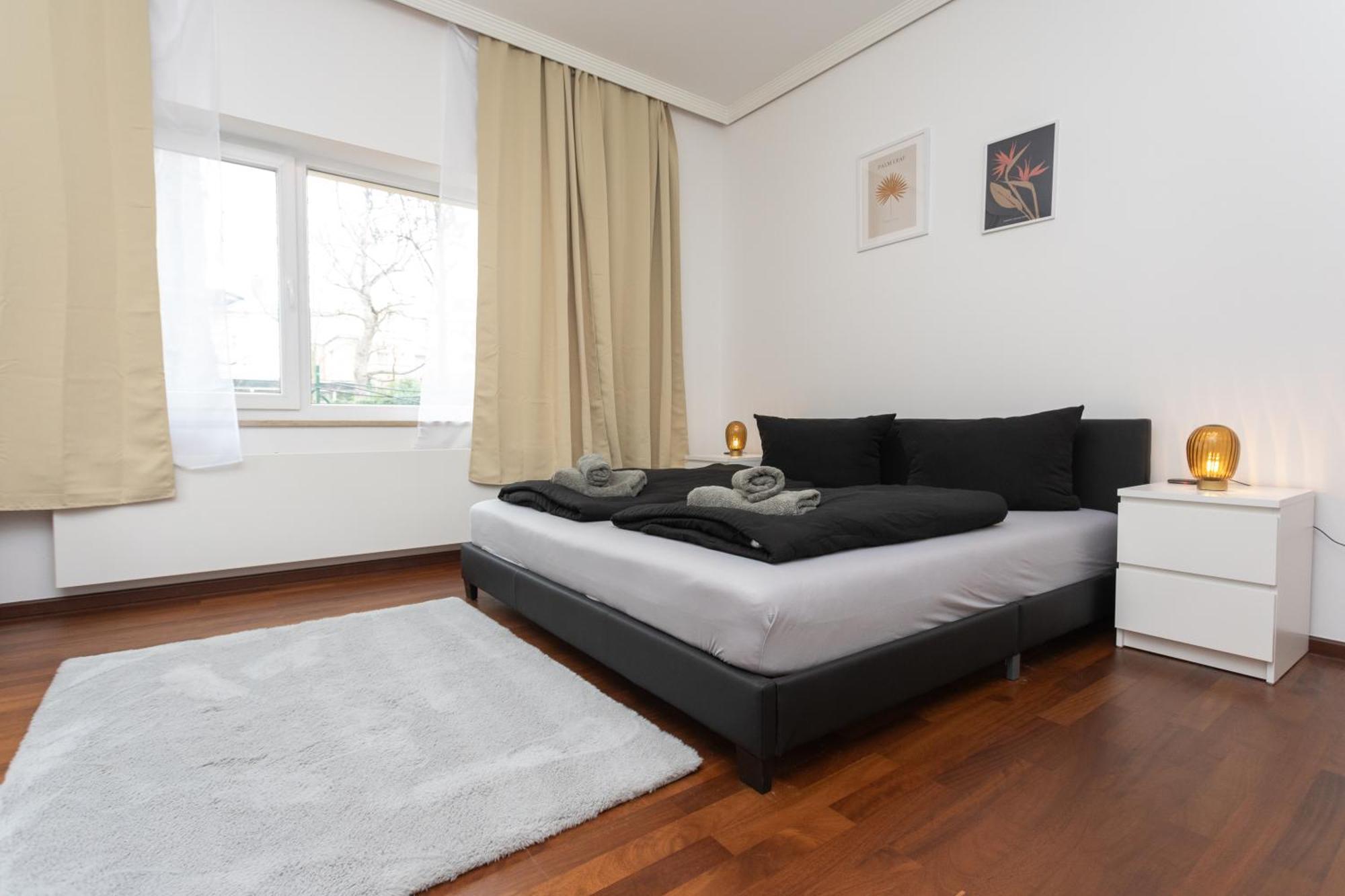 Stadthaus Mit 2 Schlafzimmern & Wohnzimmer Mit Kamin - Kostenloser Privat-Parkplatz Auf Dem Grundstueck Leipzig Exterior foto