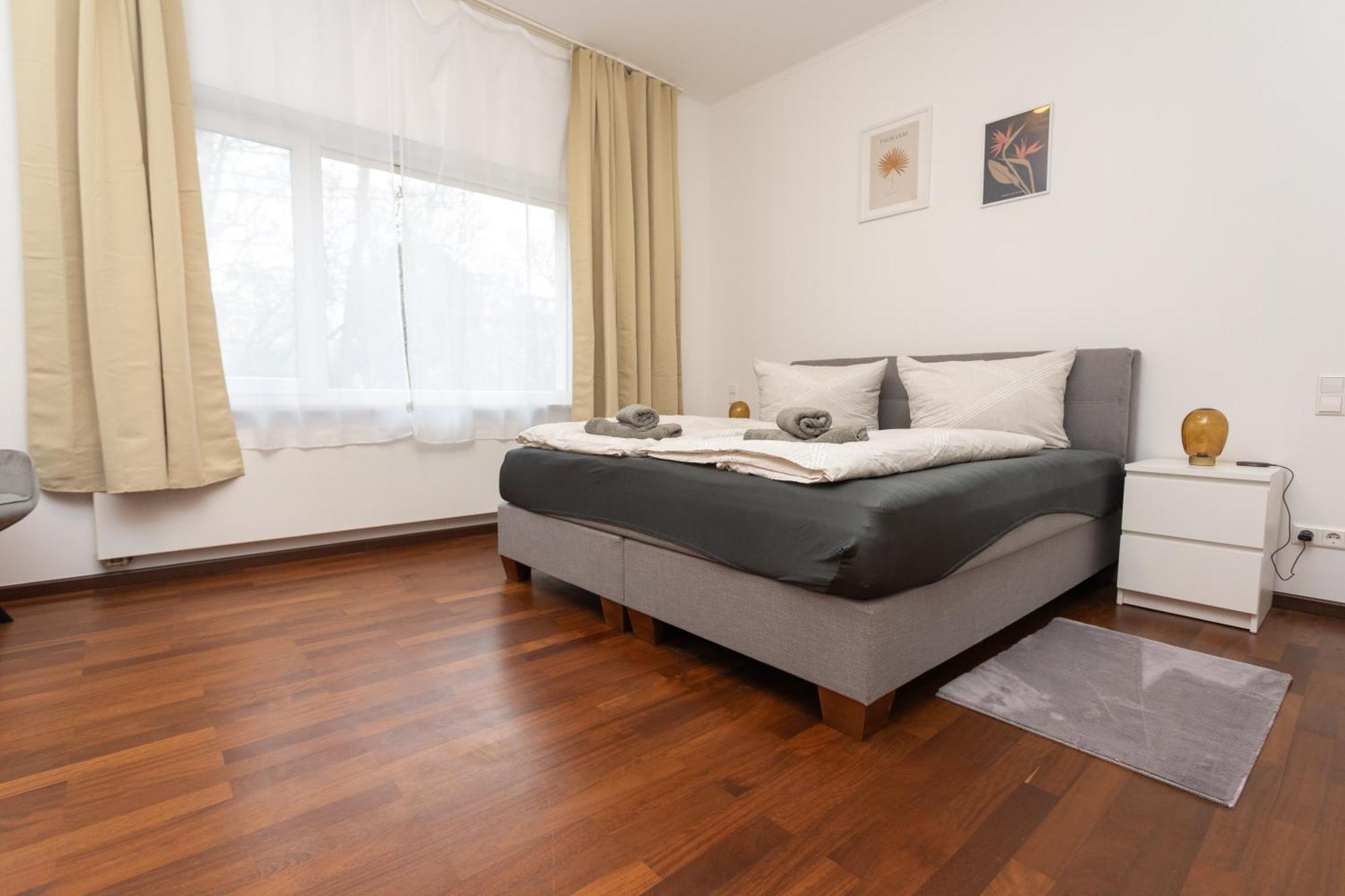 Stadthaus Mit 2 Schlafzimmern & Wohnzimmer Mit Kamin - Kostenloser Privat-Parkplatz Auf Dem Grundstueck Leipzig Exterior foto