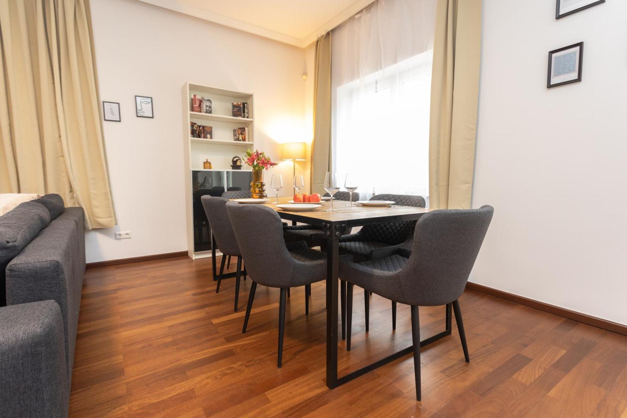 Stadthaus Mit 2 Schlafzimmern & Wohnzimmer Mit Kamin - Kostenloser Privat-Parkplatz Auf Dem Grundstueck Leipzig Exterior foto